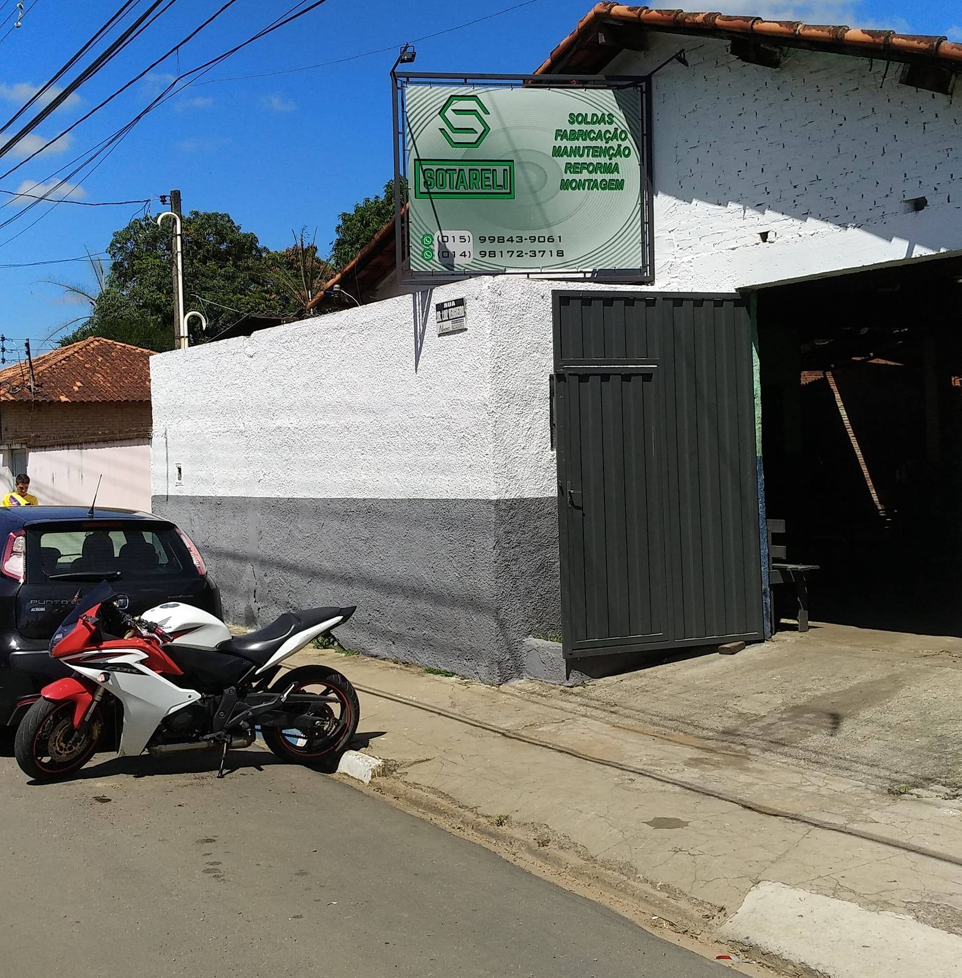 Carroceria carga seca em caminhão rodoviário