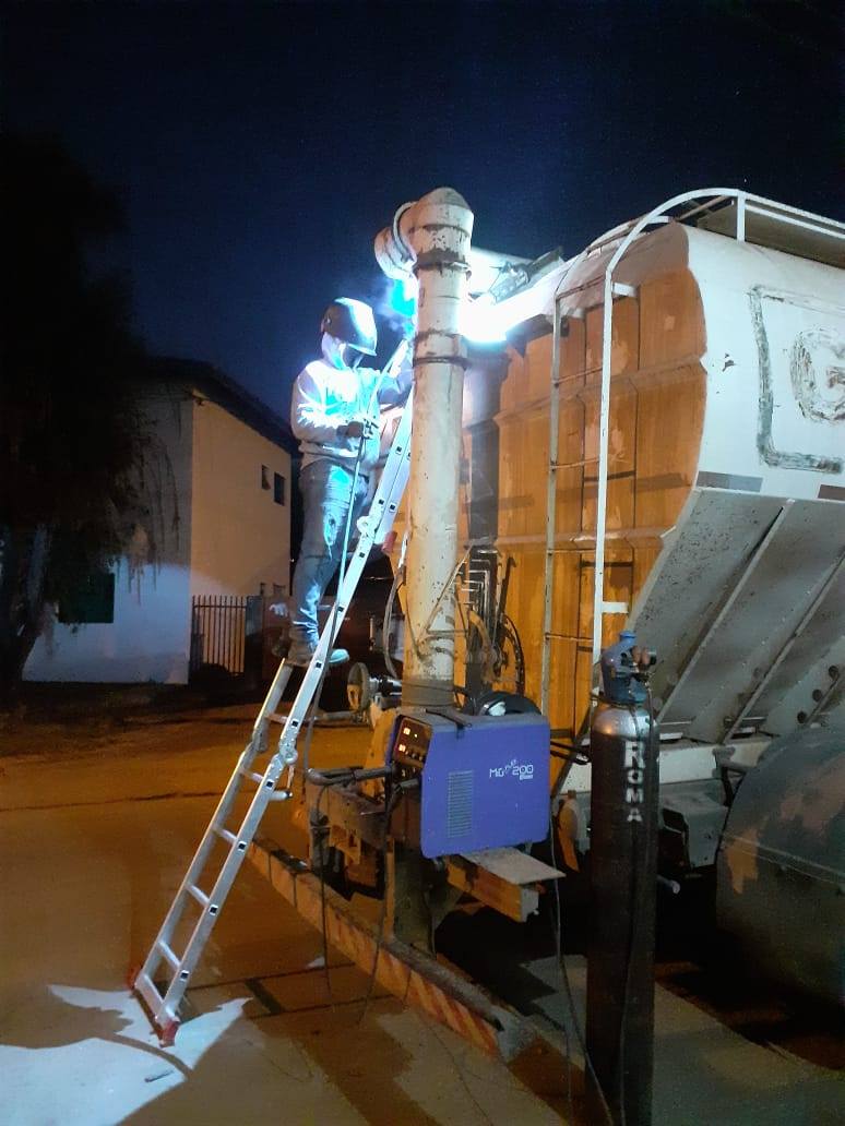 Carroceria frigorífica com sistema de refrigeração